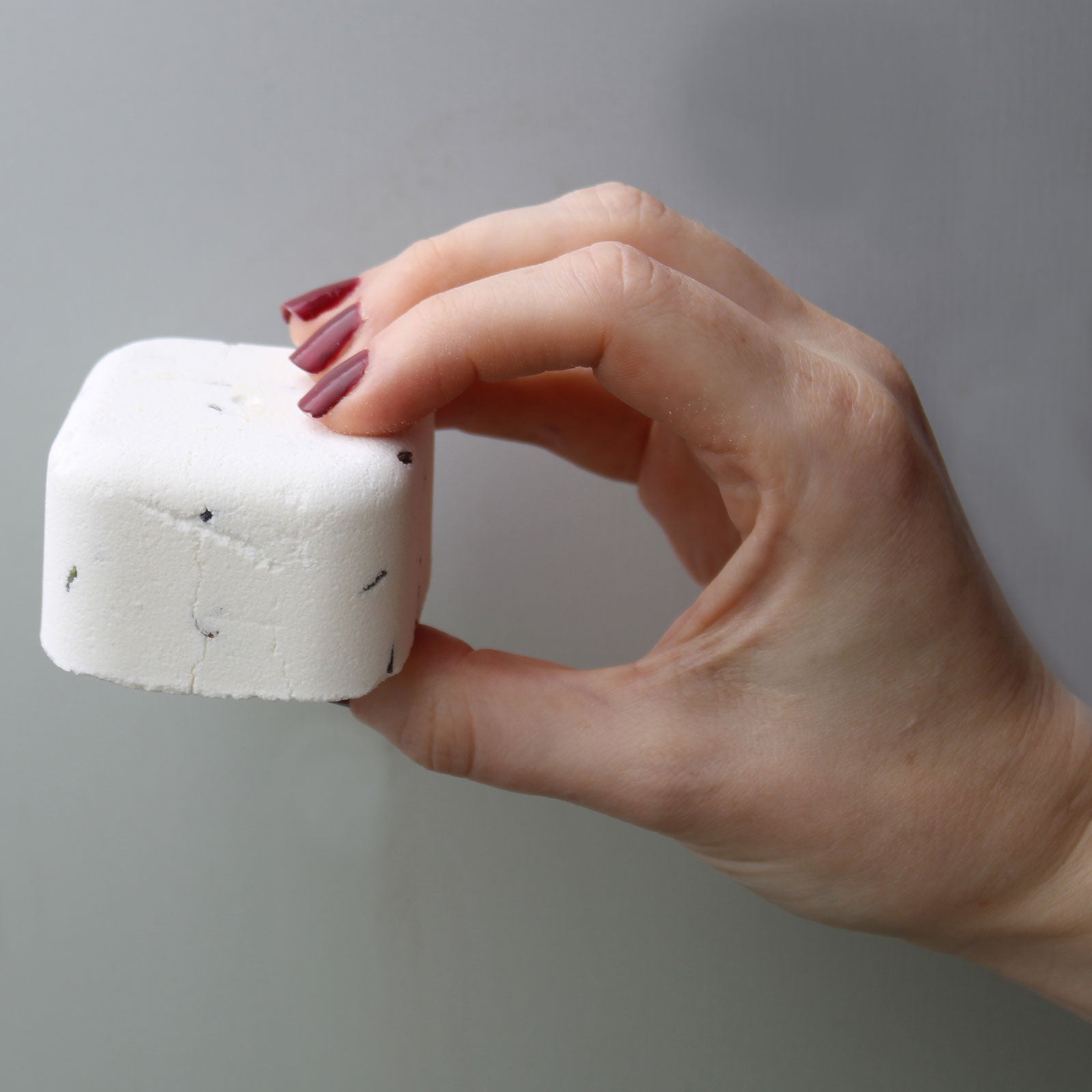 Girl hand holding deep sleep shower steamer - Kraas